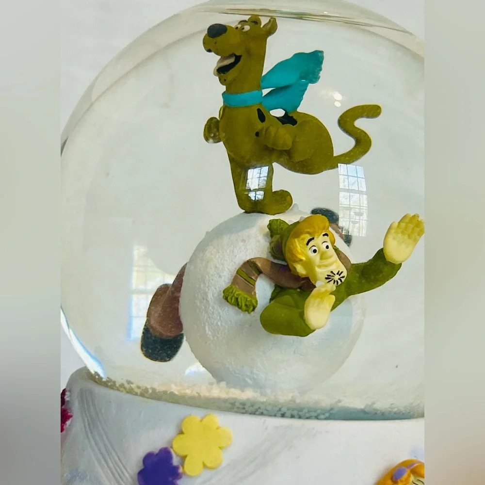 Scooby Do Hannah Barbera Vintage Y2K Themed Snow Globe - Colorful Characters